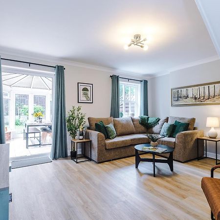 New! Stunning 3-Bed Home In Chester By 53 Degrees Property, Ideal For Groups, Free Parking! מראה חיצוני תמונה