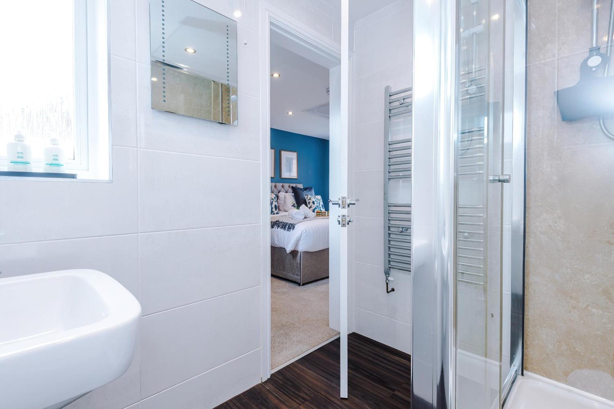 New! Stunning 3-Bed Home In Chester By 53 Degrees Property, Ideal For Groups, Free Parking! מראה חיצוני תמונה